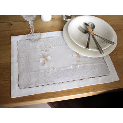 Prostírání textilní vyšívané 30x45 cm